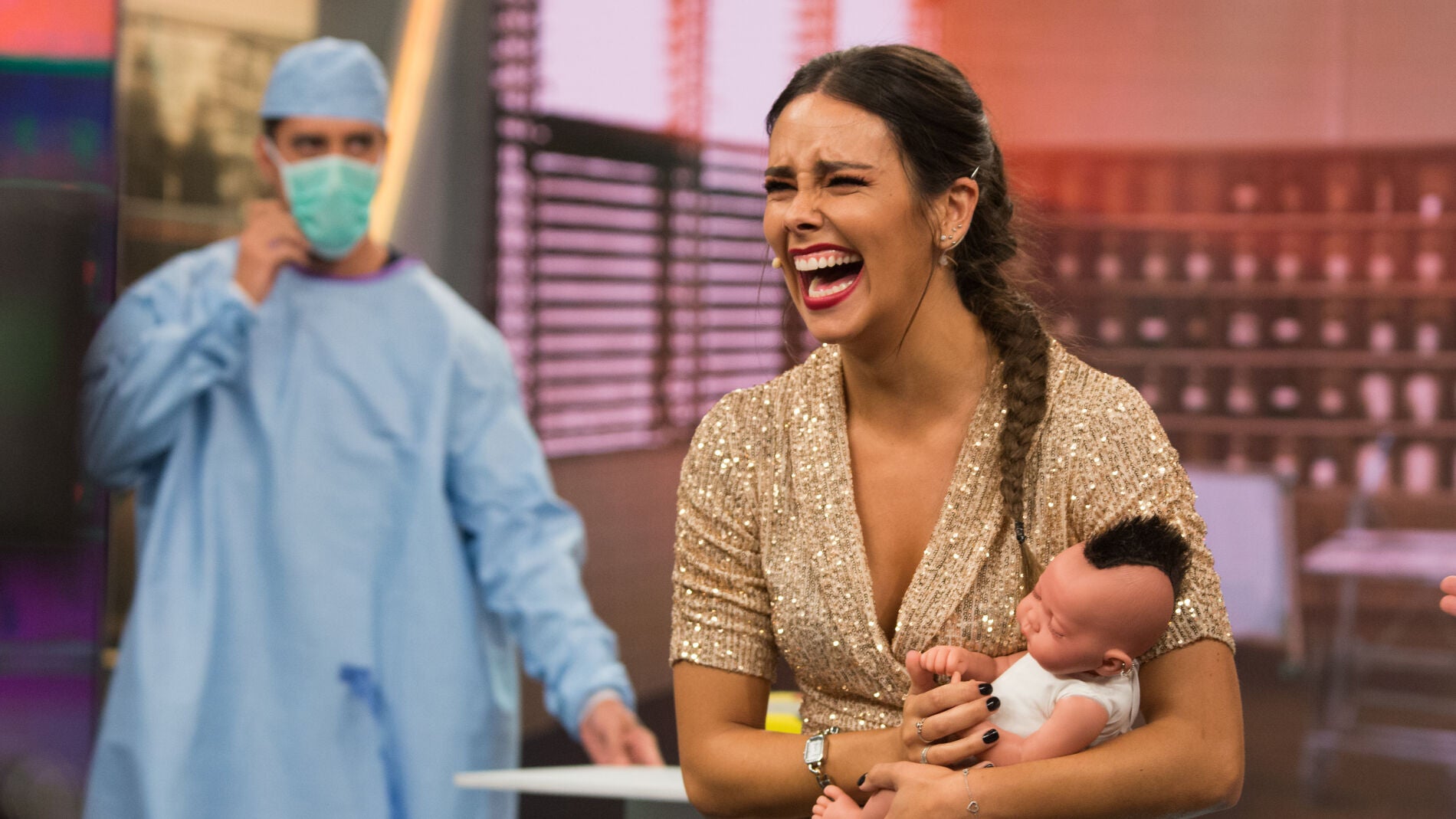 Cristina Pedroche da a luz en 'El Hormiguero 3.0' usando el 'paritorio centr&iacute;fugo'