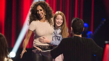 Rosario Flores suma la bonita voz de Natalia Barone tras una intensa pelea con Melendi