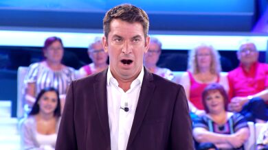 Duelo de imitar animales entre Arturo Valls y la concursante central de '¡Ahora caigo!'