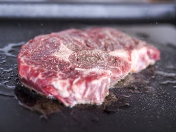 Trucos para evitar que salpique el aceite al freír Trucos para evitar que salpique el aceite al freír
