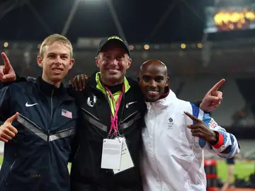Mo Farah, a la derecha, y Salazar en el centro Mo Farah, a la derecha, y Salazar en el centro
