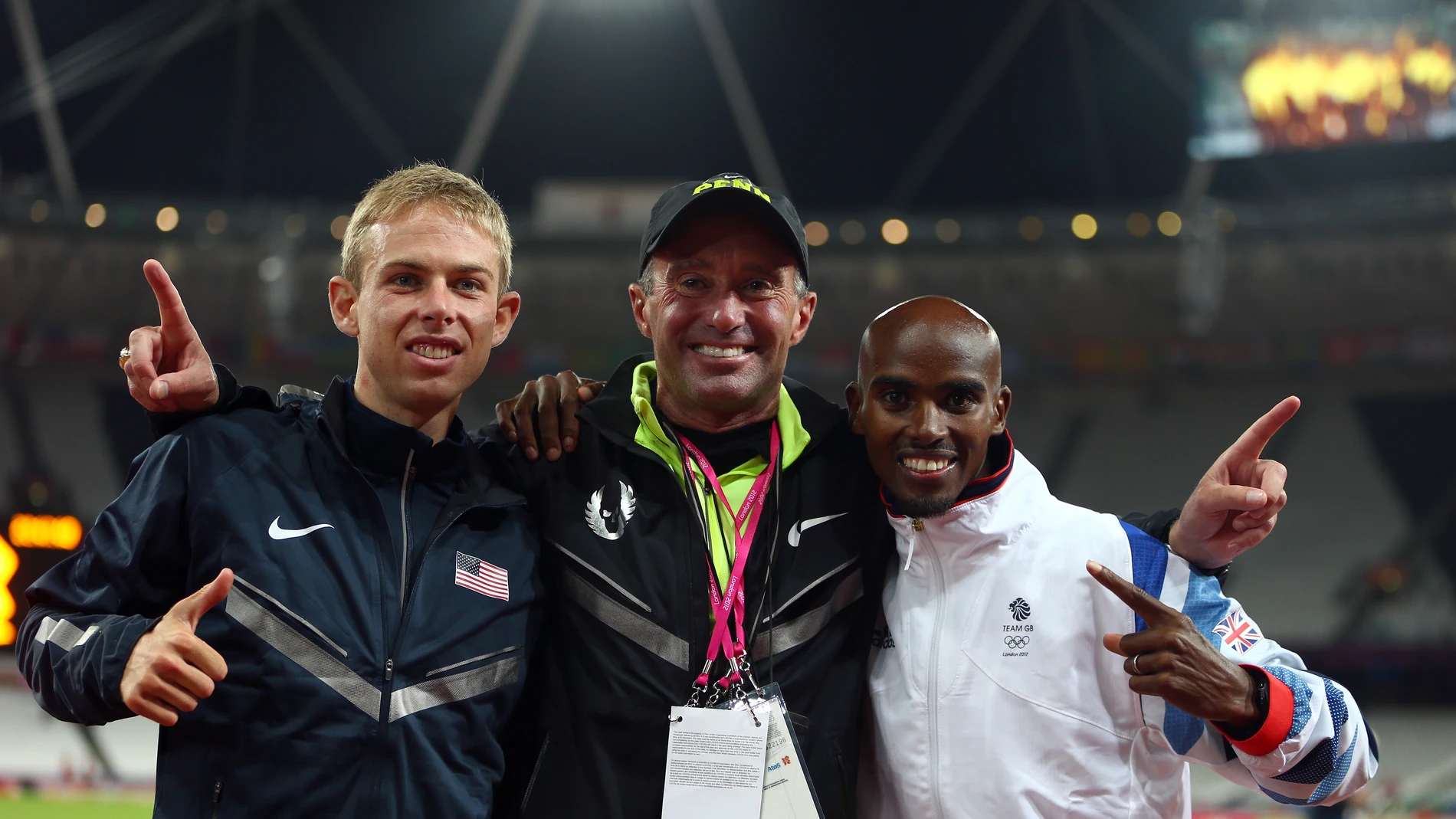 Mo Farah, a la derecha, y Salazar en el centro Mo Farah, a la derecha, y Salazar en el centro