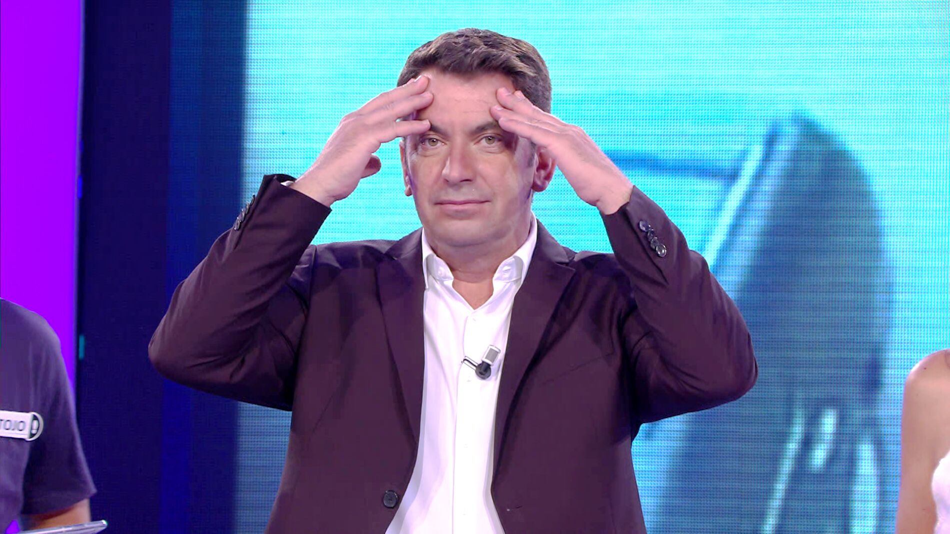 El disgusto de Arturo Valls en pleno directo en '&iexcl;Ahora caigo!' con el coche reci&eacute;n estrenado de su mujer