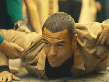 Hugo y Triana encuentran a Philip Norman en Melilla Hugo y Triana encuentran a Philip Norman en Melilla