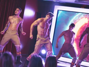 Hugo abandona a los 'toy boy' en una de sus actuaciones más importantes Hugo abandona a los 'toy boy' en una de sus actuaciones más importantes