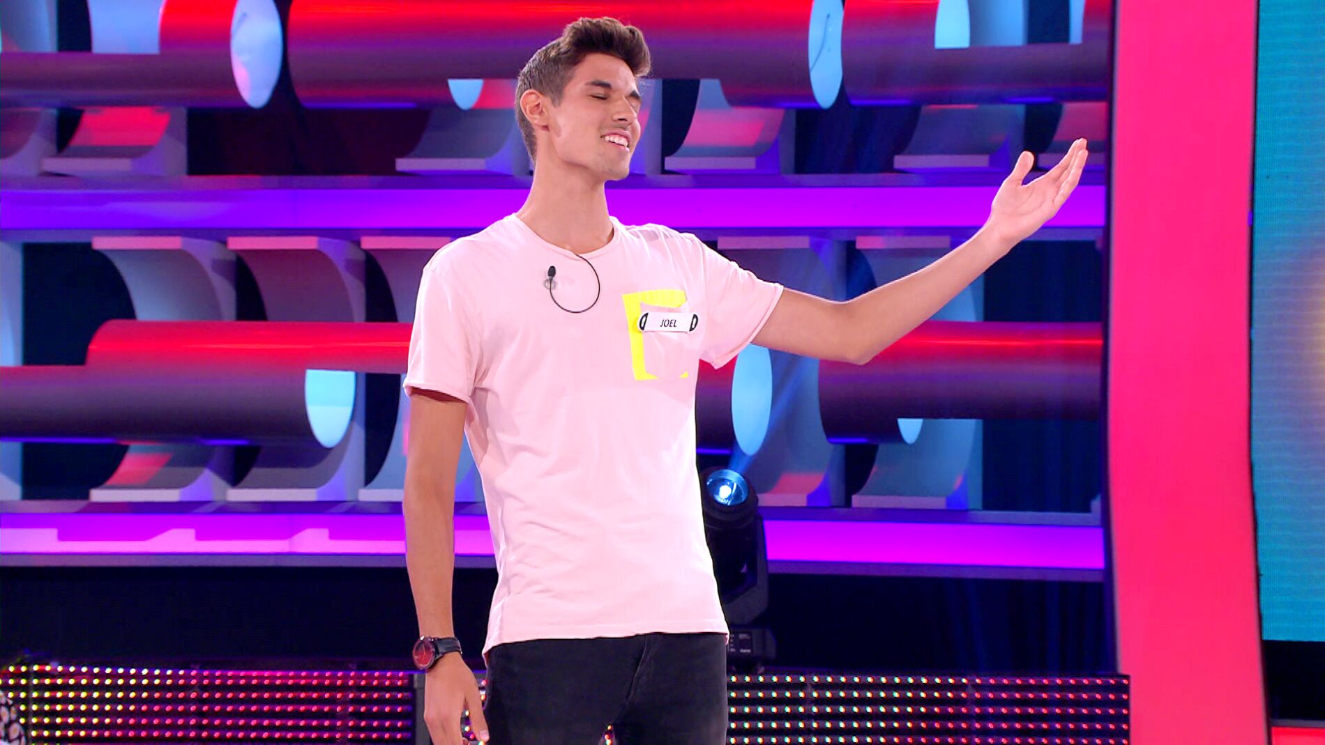 Arturo Valls desconcertado ante un imitador de David Bisbal en '¡Ahora caigo!'