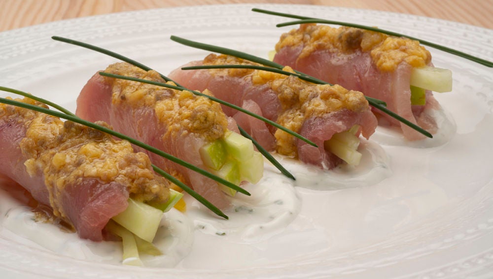 Rulos de bonito, pepino y manzana