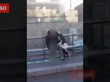 Graban a una pareja practicando sexo en mitad de la calle en Barcelona Graban a una pareja practicando sexo en mitad de la calle en Barcelona