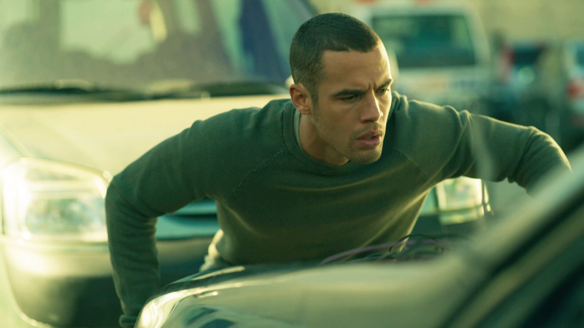 Hugo descubre algo muy alarmante en el coche en el que muri&oacute; el forense