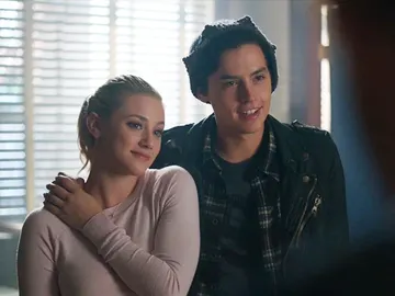 Lili Reinhart y Cole Sprouse en 'Riverdale' Lili Reinhart y Cole Sprouse en 'Riverdale'