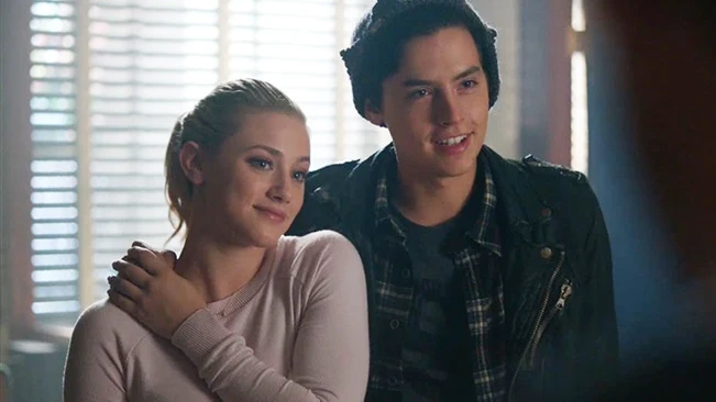 Lili Reinhart y Cole Sprouse en 'Riverdale' Lili Reinhart y Cole Sprouse en 'Riverdale'