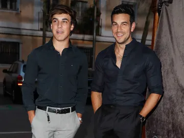 Óscar Casas y su hermano Mario Casas Óscar Casas y su hermano Mario Casas
