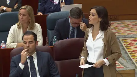Ayuso sobre Franco: "¿Qué será lo siguiente: la cruz del Valle, las parroquias, arderán como en el 36?" Ayuso sobre Franco: "¿Qué será lo siguiente: la cruz del Valle, las parroquias, arderán como en el 36?"
