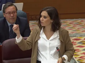Ayuso llama a Errejón 'diputado black' por ser "alérgico al trabajo" Ayuso llama a Errejón 'diputado black' por ser "alérgico al trabajo"