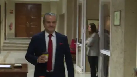 Marcos de Quinto sobre los gastos electorales: "Tremendo que no haya café en esta reunión" Marcos de Quinto sobre los gastos electorales: "Tremendo que no haya café en esta reunión"