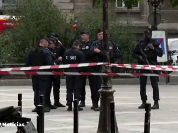 Al menos cuatro policías muertos en un ataque con un cuchillo en una comisaría de París