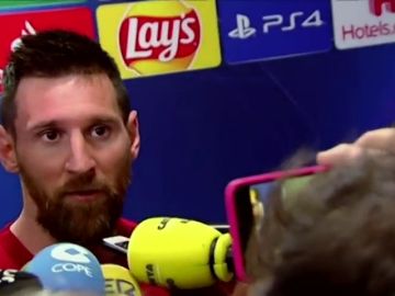 Leo Messi atendiendo a los medios