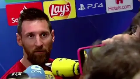 Leo Messi atendiendo a los medios Leo Messi atendiendo a los medios