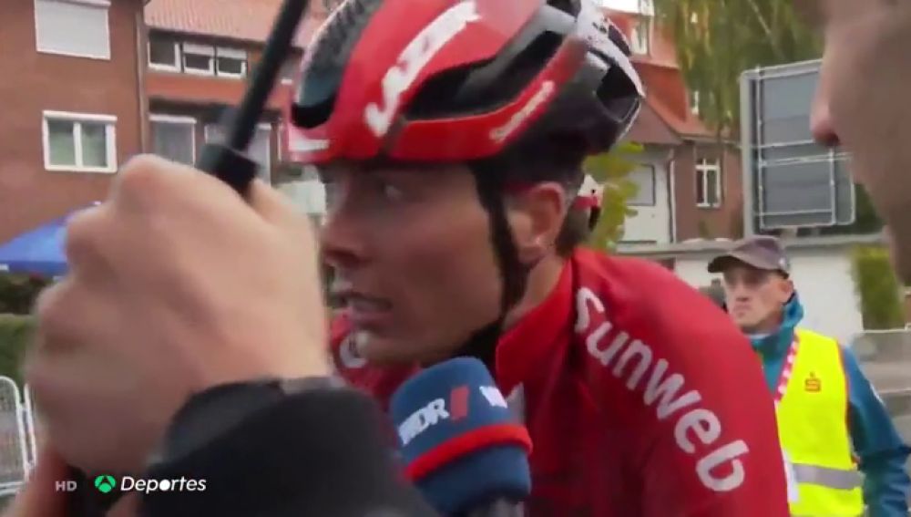 El brutal puñetazo por venganza de un ciclista a otro en el Giro de Münsterland