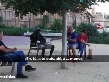 Las amenazas racistas a una persona negra en un parque de Barcelona: "A tu puto país, con los monos"