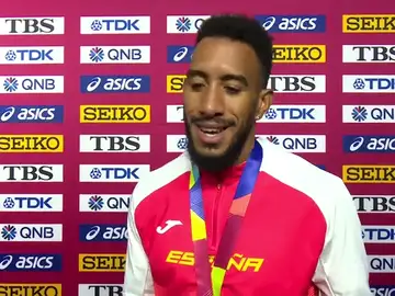Orlando Ortega recibe su medalla de bronce: "Ahí arriba hay un Dios" Orlando Ortega recibe su medalla de bronce: "Ahí arriba hay un Dios"