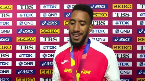 Orlando Ortega recibe su medalla de bronce: "Ahí arriba hay un Dios" Orlando Ortega recibe su medalla de bronce: "Ahí arriba hay un Dios"