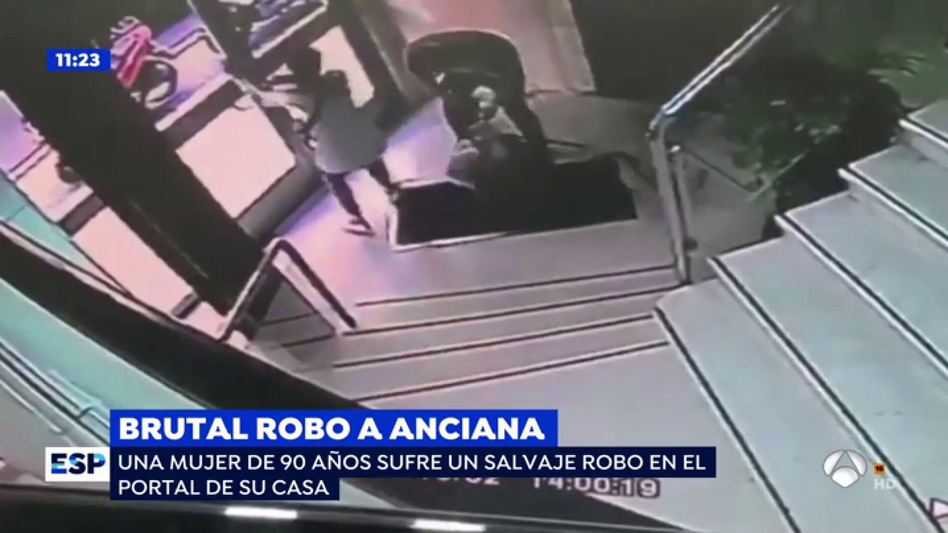 Roban a una anciana.