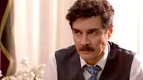 Armando teme que un terrible suceso del pasado vuelva a afectar a Julia Armando teme que un terrible suceso del pasado vuelva a afectar a Julia