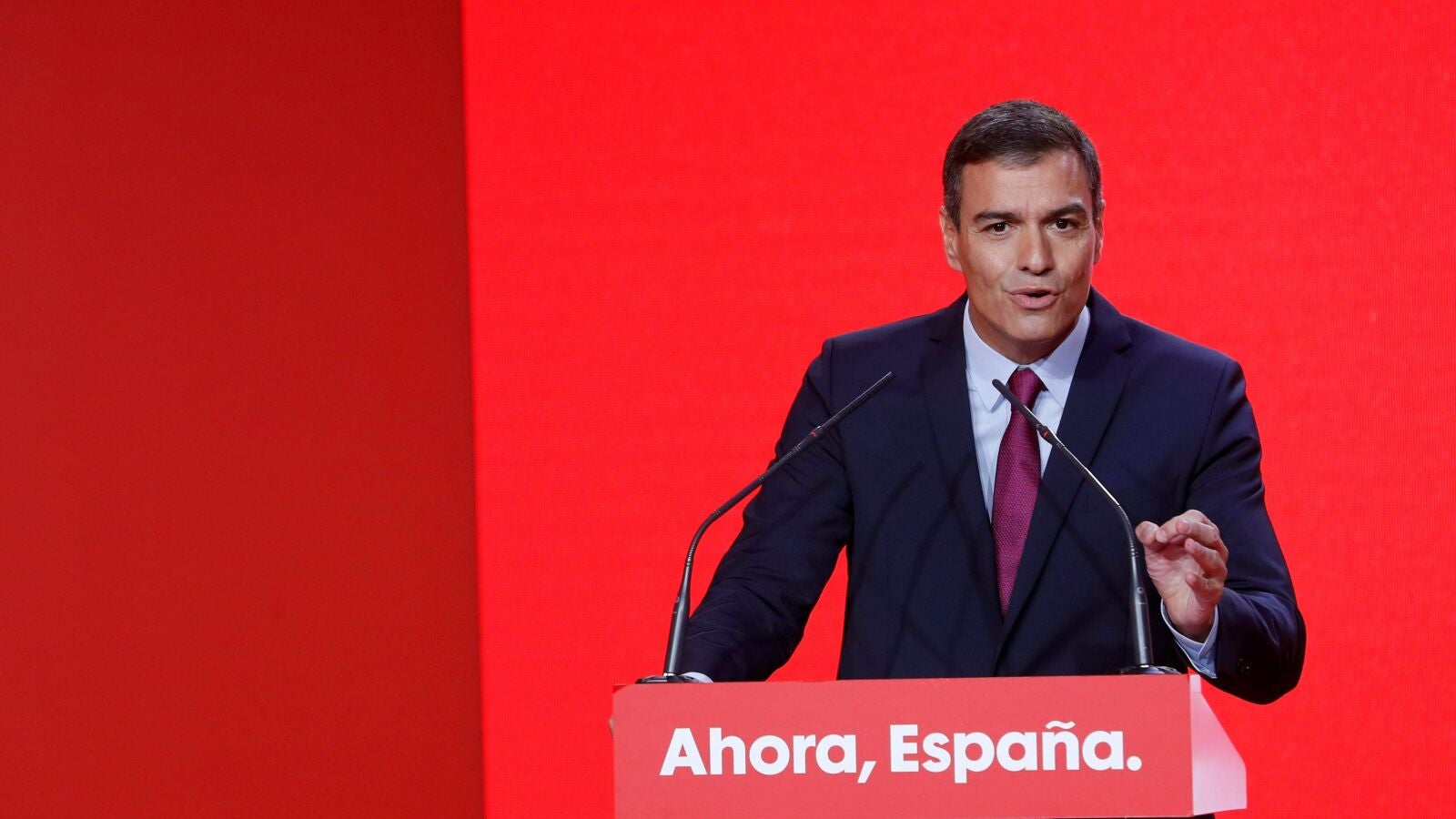 El PSOE se compromete a impulsar el diálogo con la Generalitat para resolver el conflicto catalán