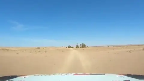El impresionante vídeo de Fernando Alonso saltando en las dunas de Marruecos El impresionante vídeo de Fernando Alonso saltando en las dunas de Marruecos