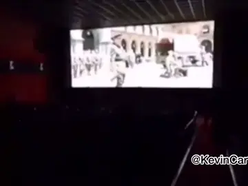 Radicales de extrema derecha boicotean a gritos '¡Viva Cristo Rey!' la película de Amenábar en un cine de Valencia Radicales de extrema derecha boicotean a gritos '¡Viva Cristo Rey!' la película de Amenábar en un cine de Valencia