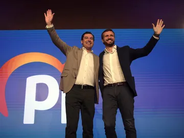 El presidente del PP, Pablo Casado, junto al presidente de la Junta de Andalucía, Juanma Moreno El presidente del PP, Pablo Casado, junto al presidente de la Junta de Andalucía, Juanma Moreno