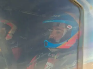 Fernando Alonso, a bordo de su Toyota en el rally de Marruecos Fernando Alonso, a bordo de su Toyota en el rally de Marruecos