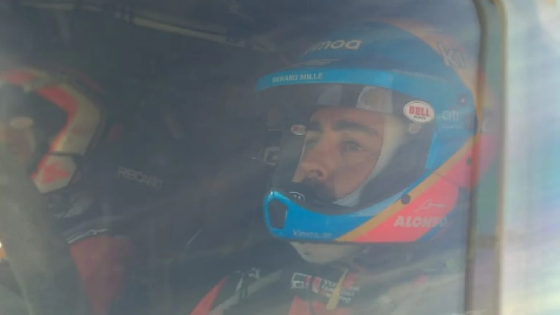Fernando Alonso, a bordo de su Toyota en el rally de Marruecos Fernando Alonso, a bordo de su Toyota en el rally de Marruecos