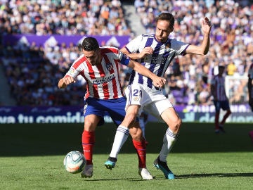 Koke disputa un balón durante el partido ante el Valladolid