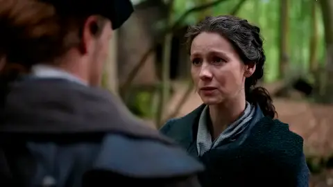 Claire (Caitriona Balfe) y Jamie (Sam Heughan) en 'Outlander' 5 temporada