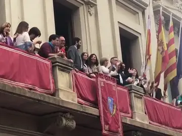 Radicales independentistas increpan e insultan a Inés Arrimadas en la actuación 'castellera' de Les Corts Radicales independentistas increpan e insultan a Inés Arrimadas en la actuación 'castellera' de Les Corts