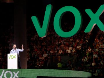 El líder de Vox, Santiago Abascal, durante un acto de precampaña celebrado este domingo en el Palacio de Vistalegre