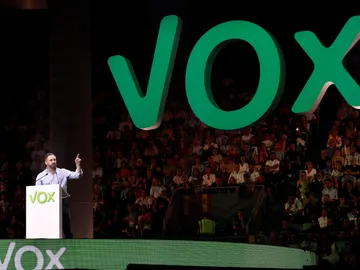 El líder de Vox, Santiago Abascal, durante un acto de precampaña celebrado este domingo en el Palacio de Vistalegre El líder de Vox, Santiago Abascal, durante un acto de precampaña celebrado este domingo en el Palacio de Vistalegre
