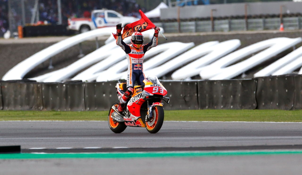 Márquez celebra el título mundial de MotoGP Márquez celebra el título mundial de MotoGP