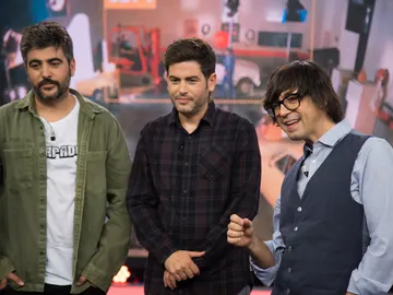 Estopa averigua el truco del coche elevado por un globo de helio de Luis Piedrahita Estopa averigua el truco del coche elevado por un globo de helio de Luis Piedrahita