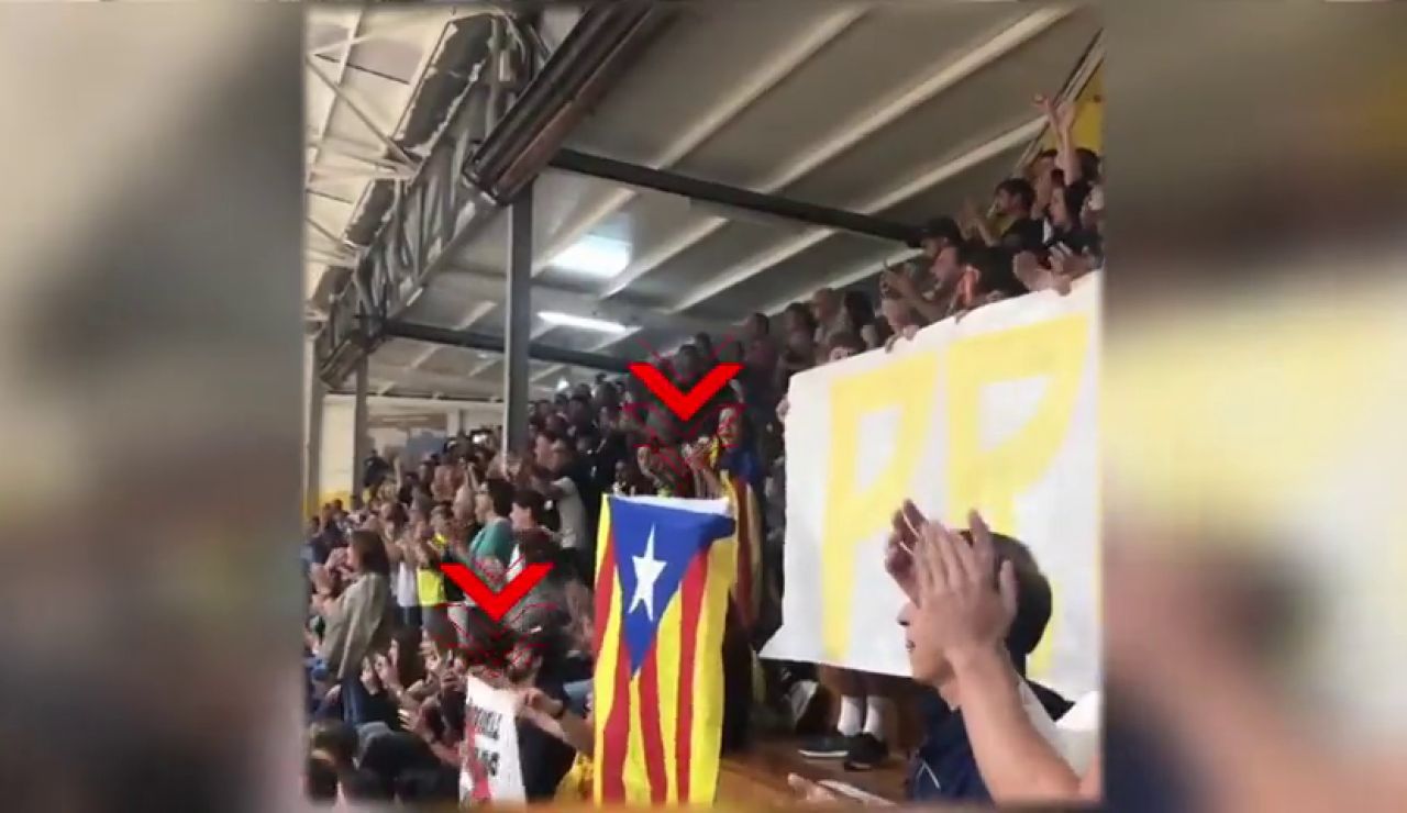 El Sarriá de balonmano se une a la protesta contra la sentencia del 'procés' y también para un minuto de partido El Sarriá de balonmano se une a la protesta contra la sentencia del 'procés' y también para un minuto de partido