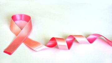 Lazo rosa cáncer de mama