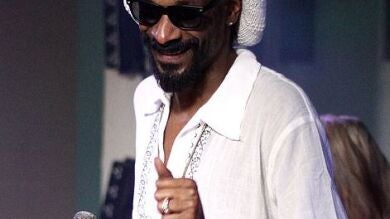 Snoop Dogg tiene contratado a un 'liador de porros profesional' por 40.000 dólares al año 