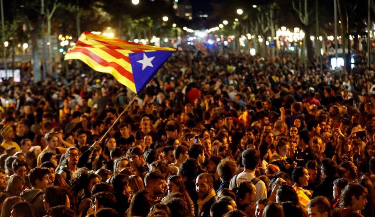 Miles de personas acuden a la concentración convocada por los CDR