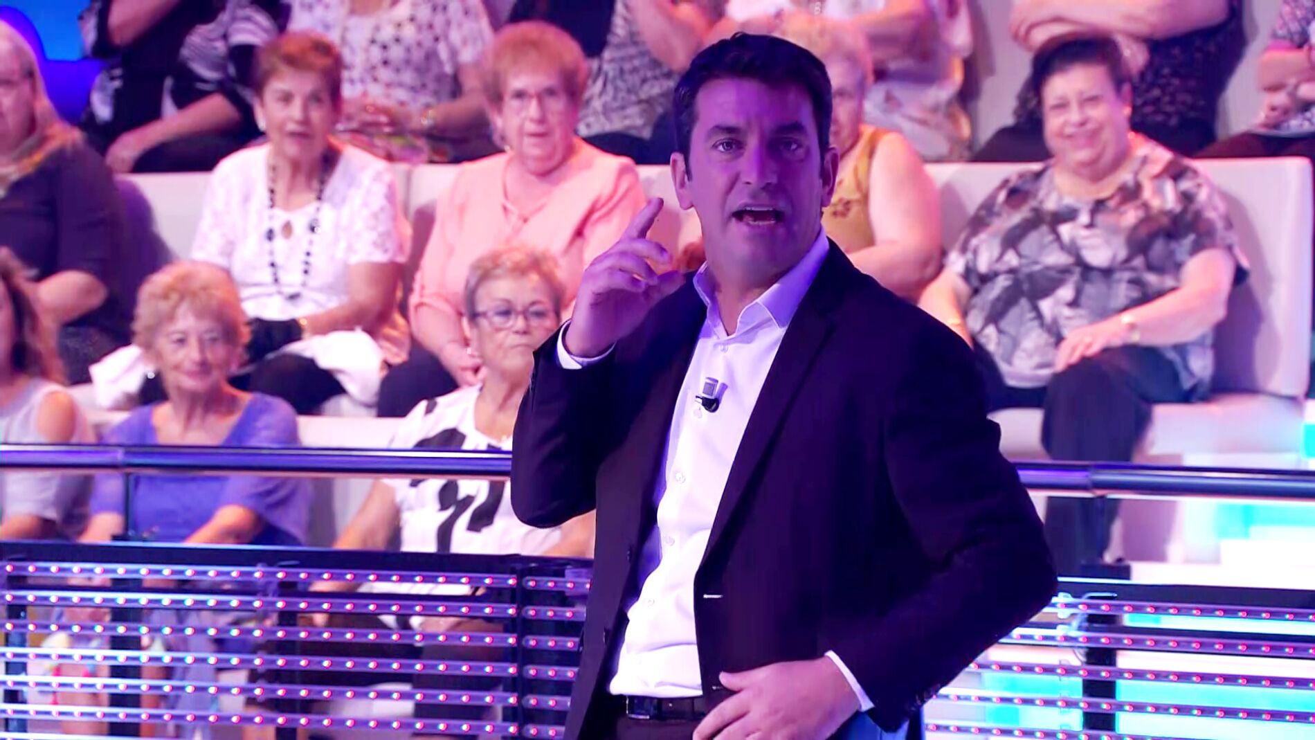 Arturo Valls se niega a comenzar '&iexcl;Ahora caigo!' hasta la hora de fichar 