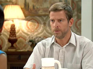 Manolita y Pelayo, molestos con la idea de Marcelino para ayudar a Luisita Manolita y Pelayo, molestos con la idea de Marcelino para ayudar a Luisita