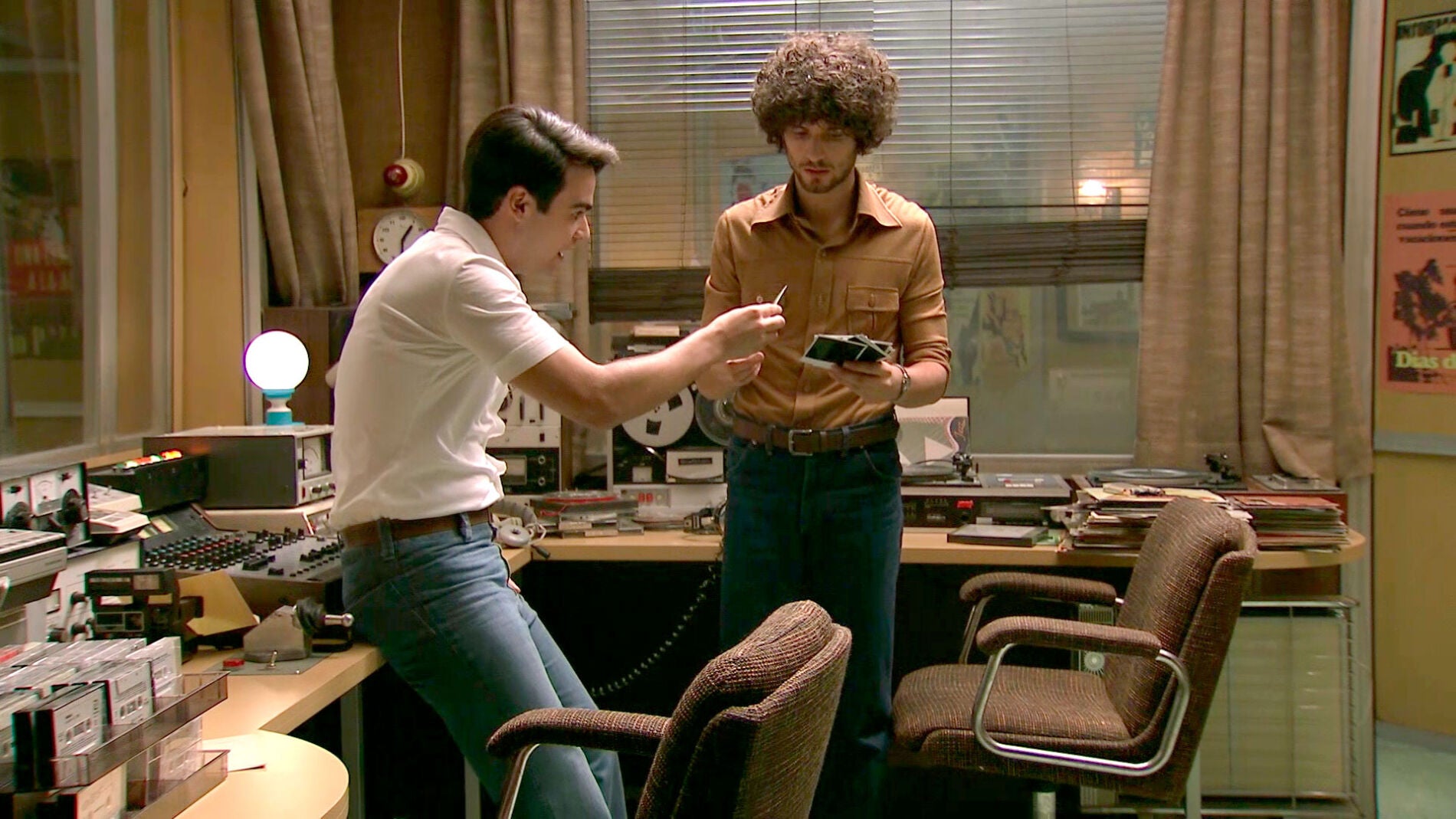 Mateo cree haber descubierto el misterio de Marina