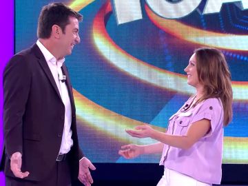 "¿Por qué me odias?", el divertido dardo de una concursante de '¡Ahora caigo!' a un comentario de Arturo Valls "¿Por qué me odias?", el divertido dardo de una concursante de '¡Ahora caigo!' a un comentario de Arturo Valls