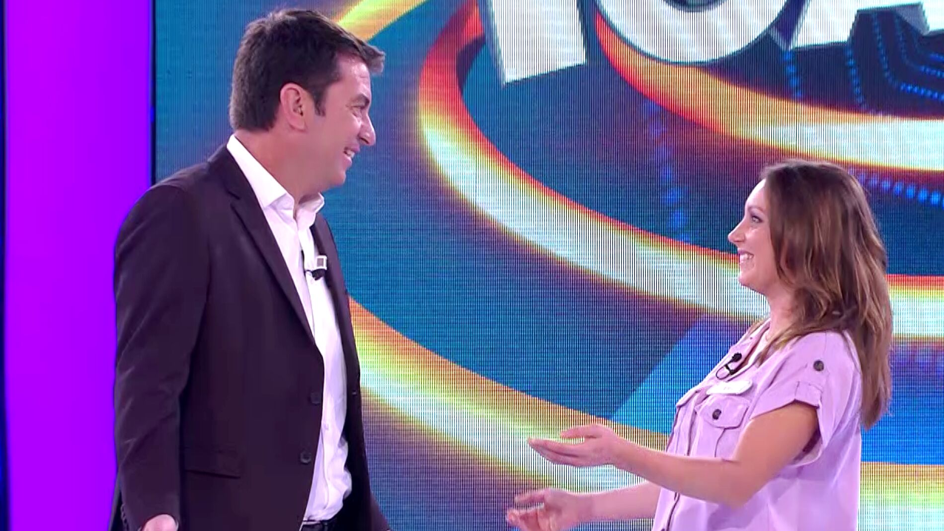 "&iquest;Por qu&eacute; me odias?", el divertido dardo de una concursante de '&iexcl;Ahora caigo!' a un comentario de Arturo Valls 